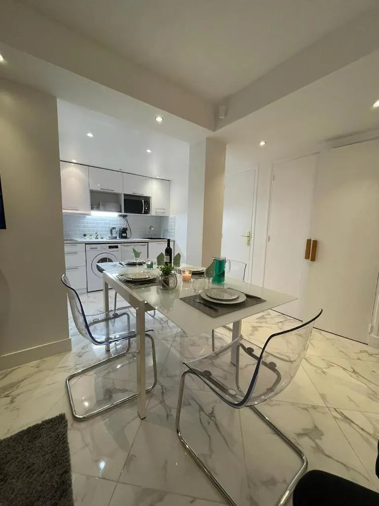 Magnifique Appart 3 Pieces Cannes Croisette Ideal 4 Personnes 0*,  Francie